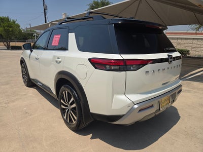 2023 Nissan Pathfinder Platinum
