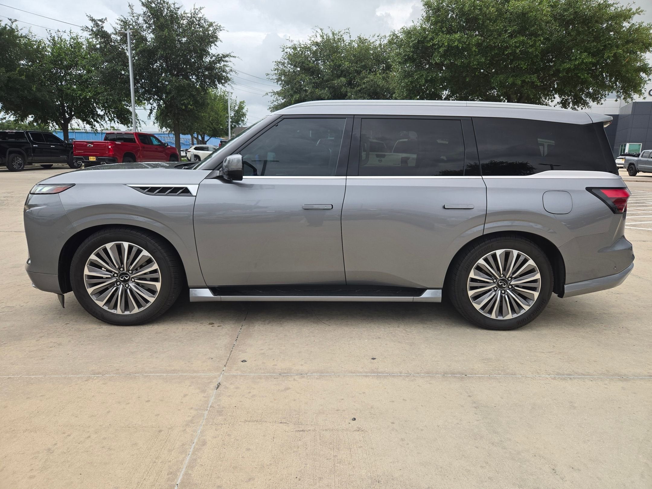 2025 INFINITI QX80 SENSORY