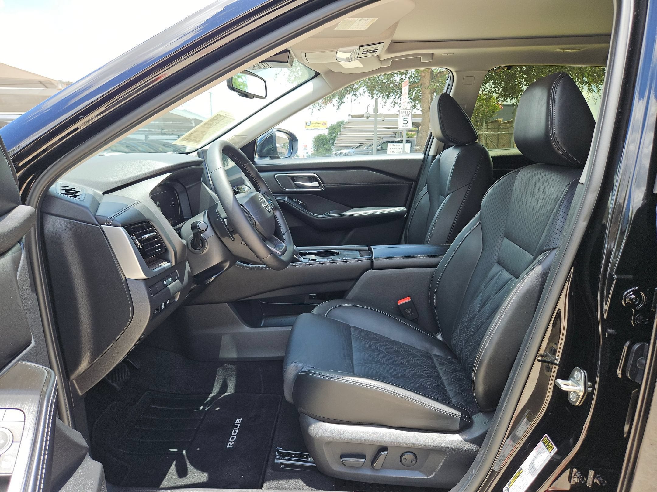 2025 Nissan Rogue Platinum